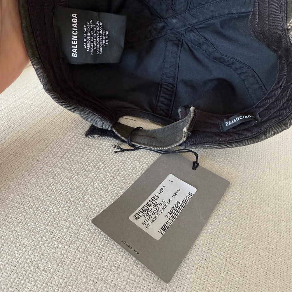 Balenciaga Cap - Picture 3 of 4